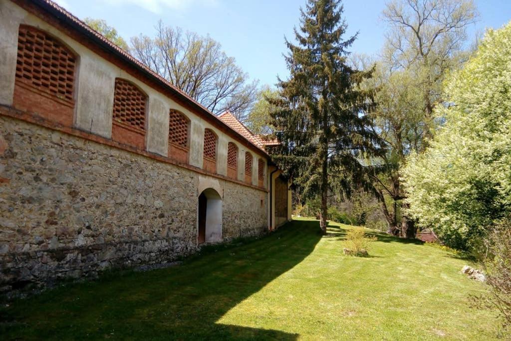 Zamecek Zdiky - Moderni Maly Apartman Bujanov Exterior photo